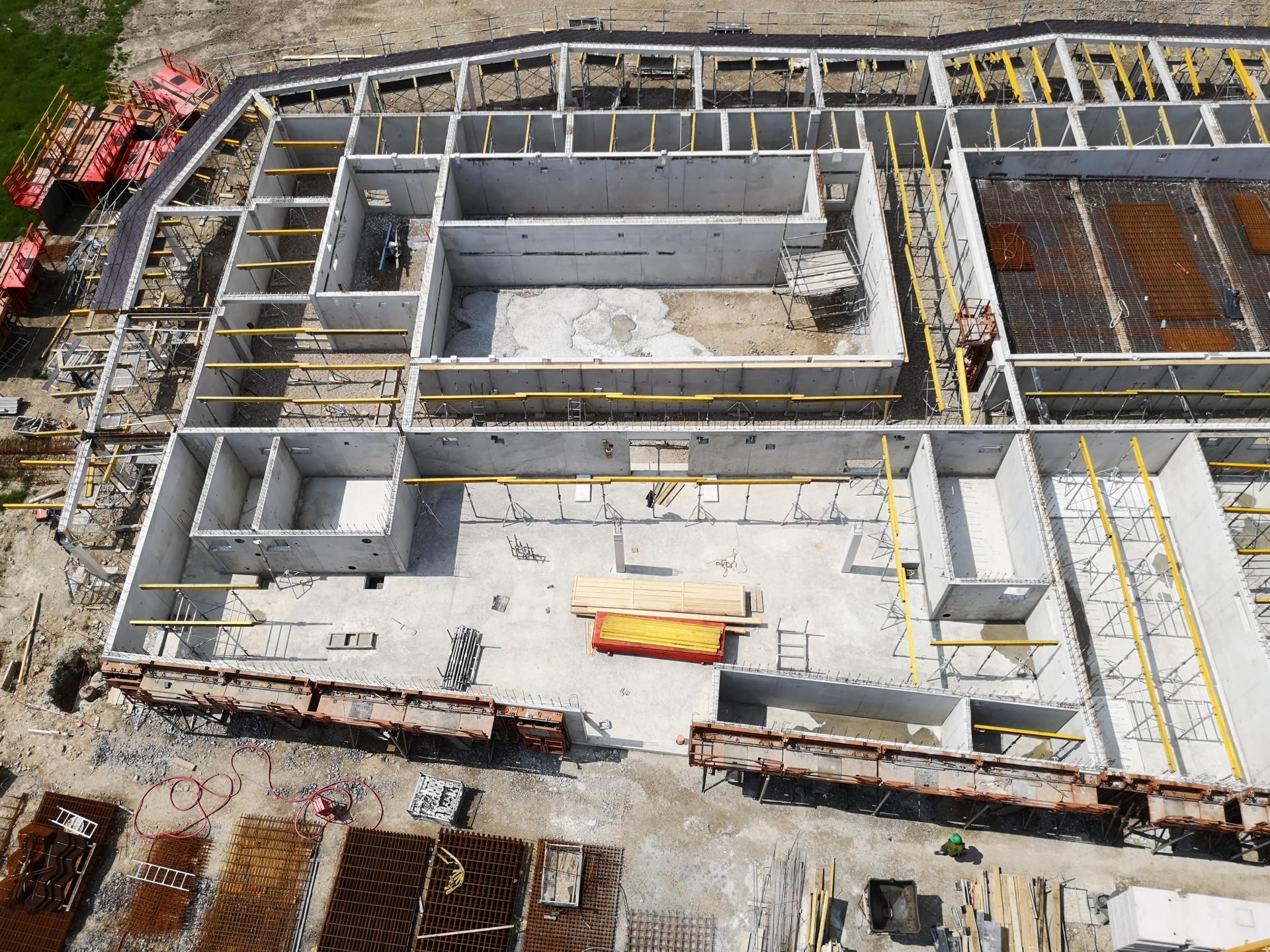 vue de la grue des locaux techniques et du bassin ludique